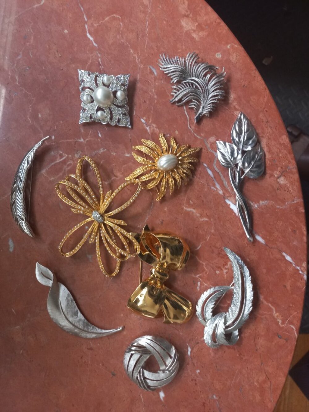 Vintage 10 Brooches pins Trifari, Monet, Ivana, Lisner,SarahCov